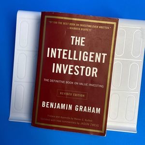 The Intelligent Investor by Benjamin Graham - Red Cover